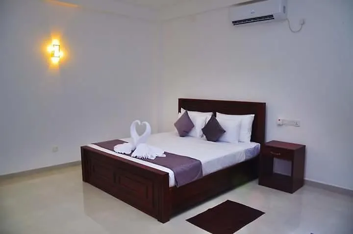 Airport Grand Holiday Home Katunayake 3*,